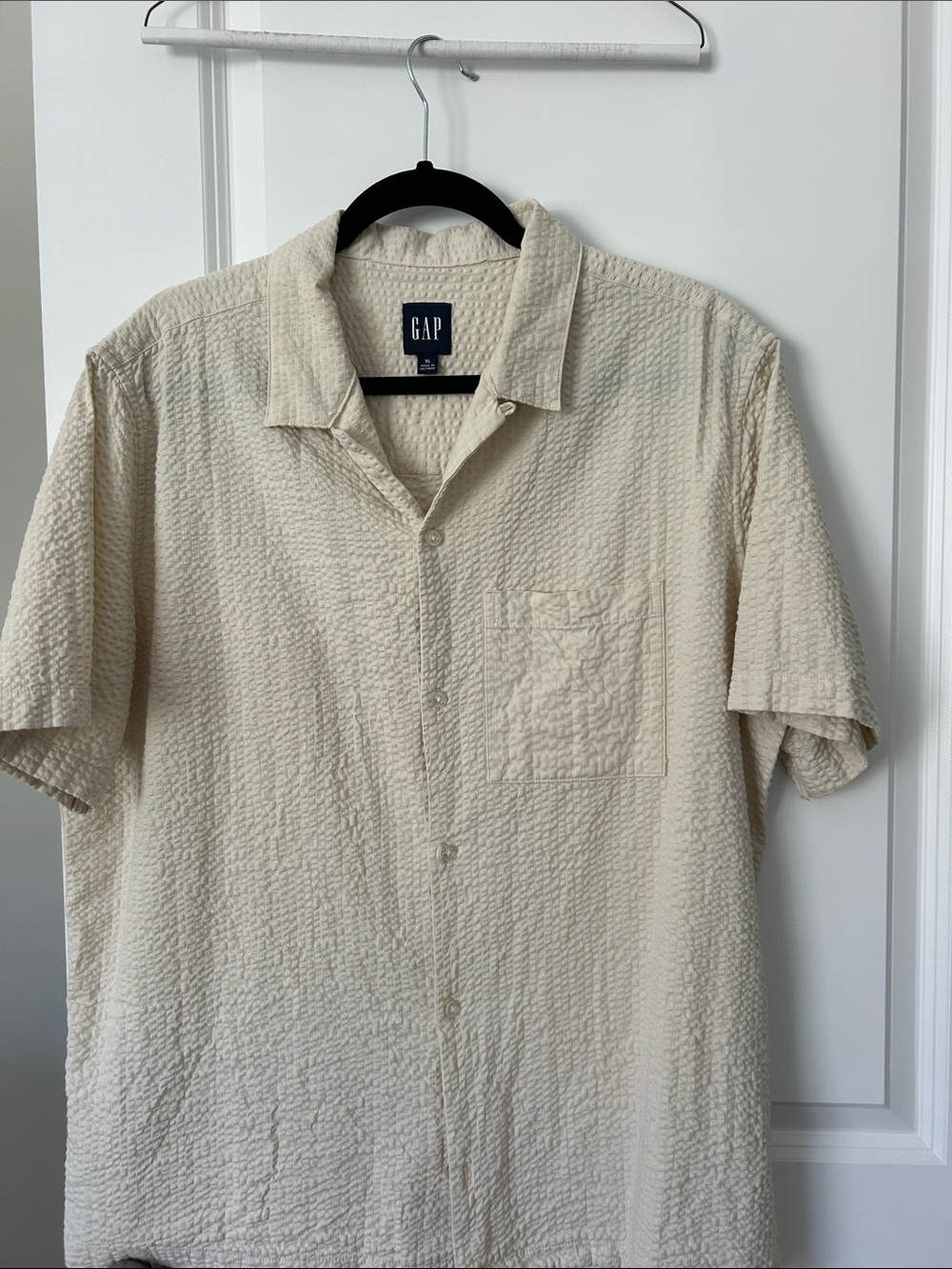 GAP Men’s Short Sleeve Seersucker Shirt - Cream